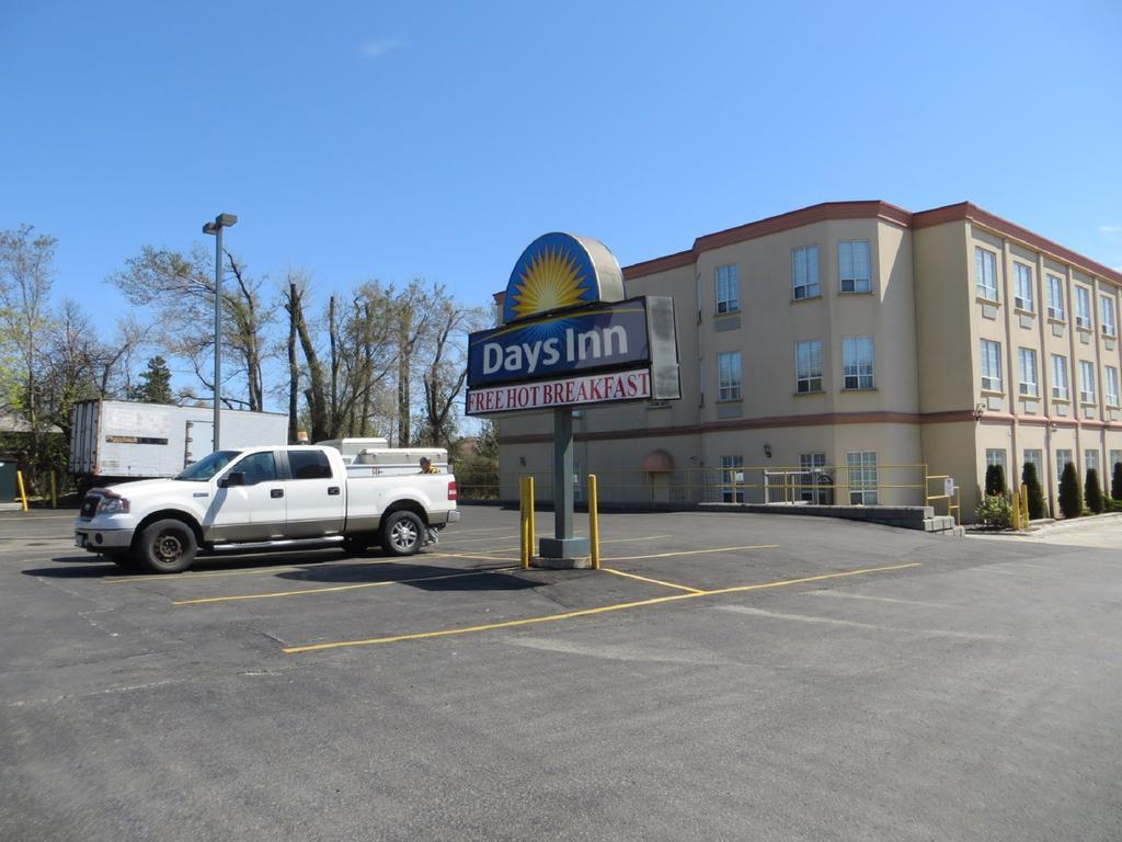Days Inn By Wyndham Toronto East Lakeview Εξωτερικό φωτογραφία