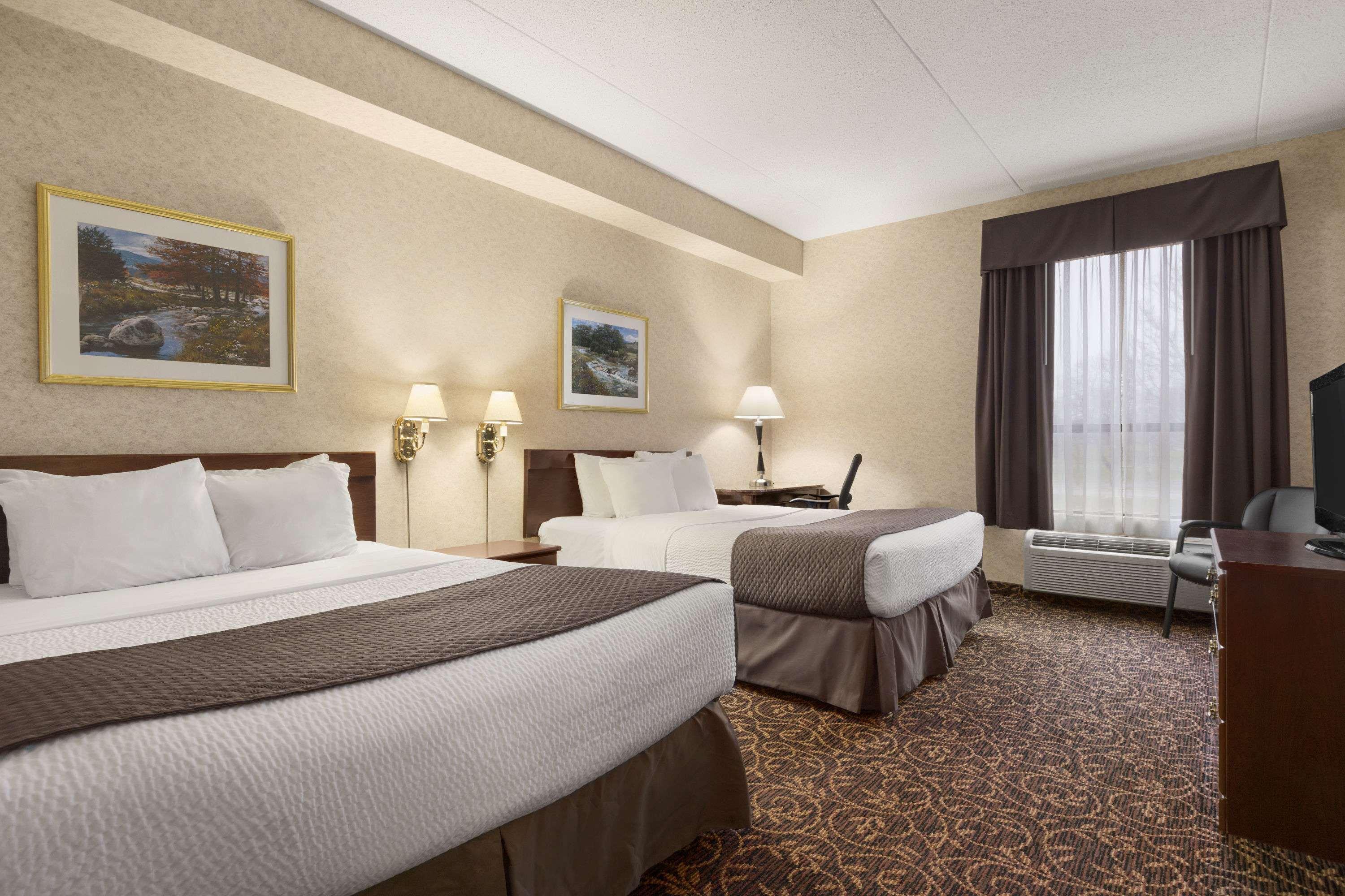 Days Inn By Wyndham Toronto East Lakeview Εξωτερικό φωτογραφία