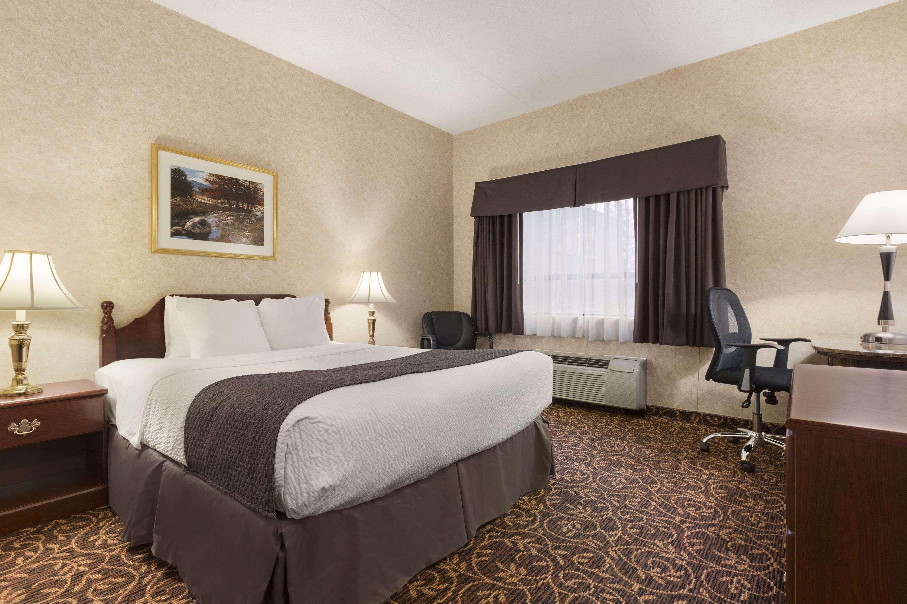 Days Inn By Wyndham Toronto East Lakeview Εξωτερικό φωτογραφία