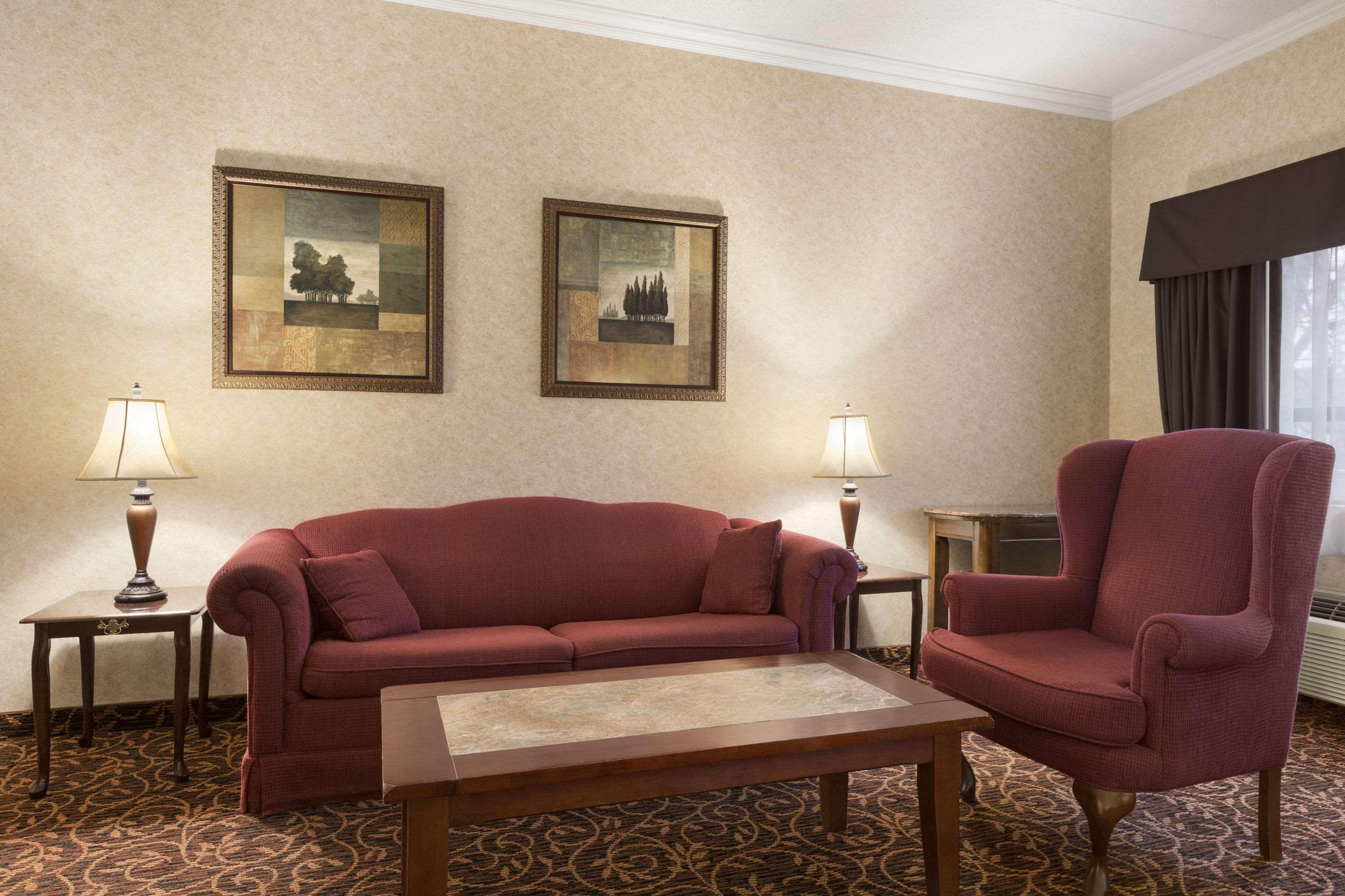 Days Inn By Wyndham Toronto East Lakeview Εξωτερικό φωτογραφία