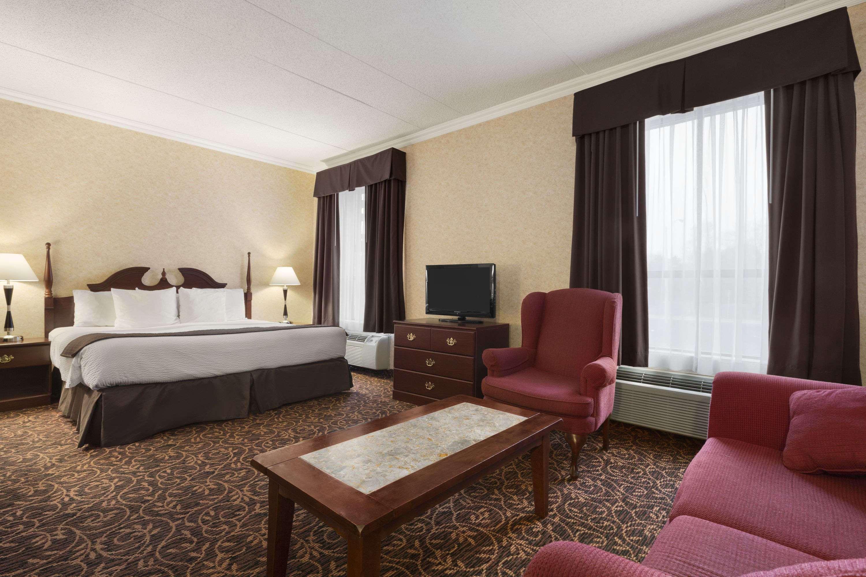 Days Inn By Wyndham Toronto East Lakeview Εξωτερικό φωτογραφία