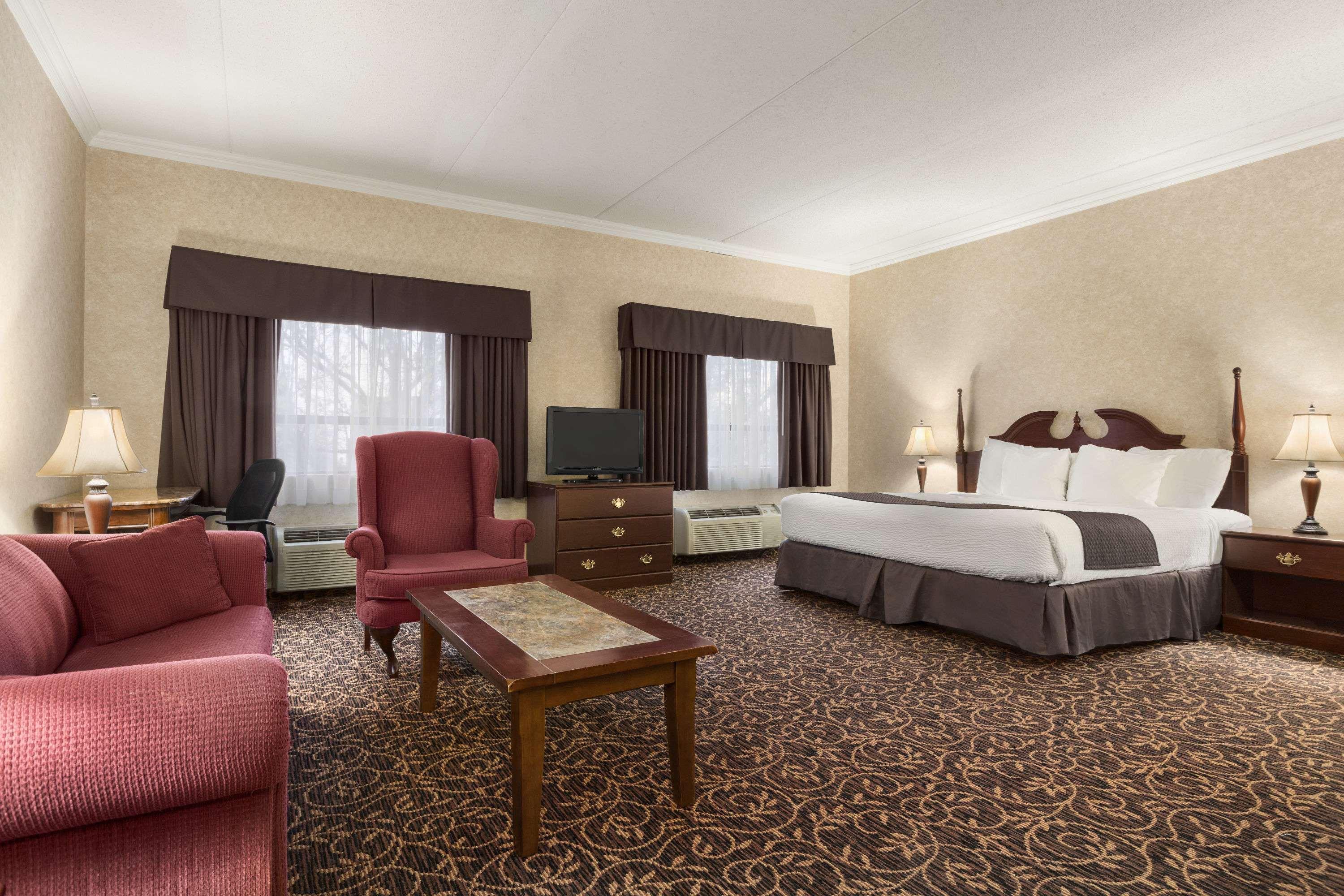 Days Inn By Wyndham Toronto East Lakeview Εξωτερικό φωτογραφία