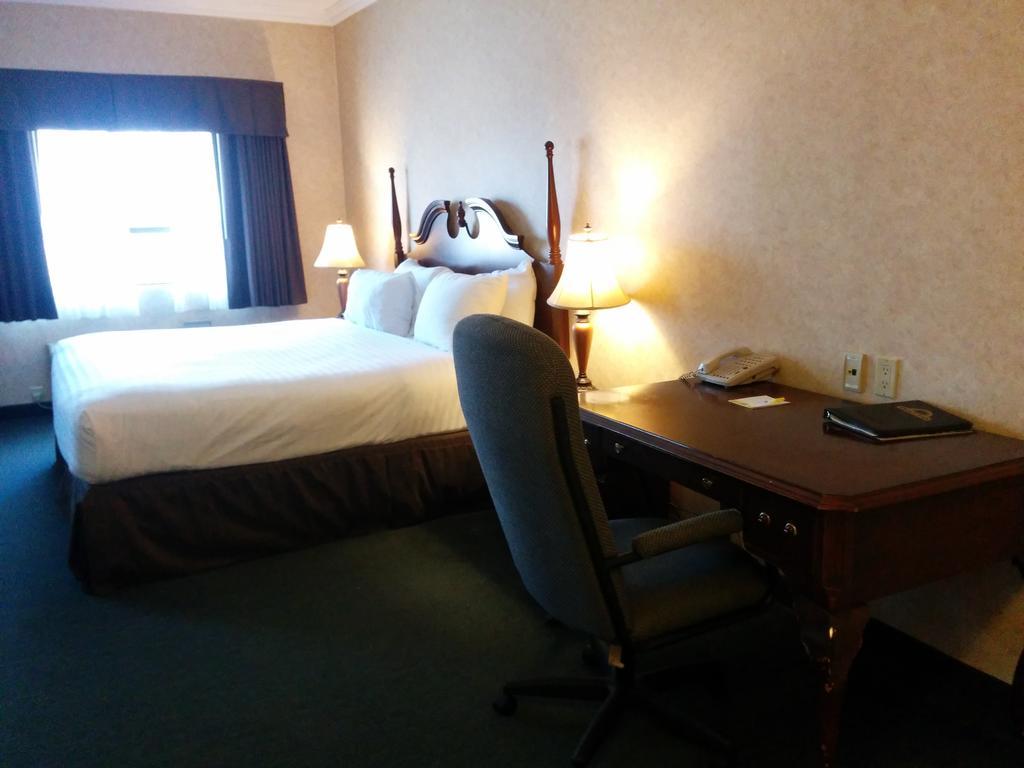 Days Inn By Wyndham Toronto East Lakeview Εξωτερικό φωτογραφία