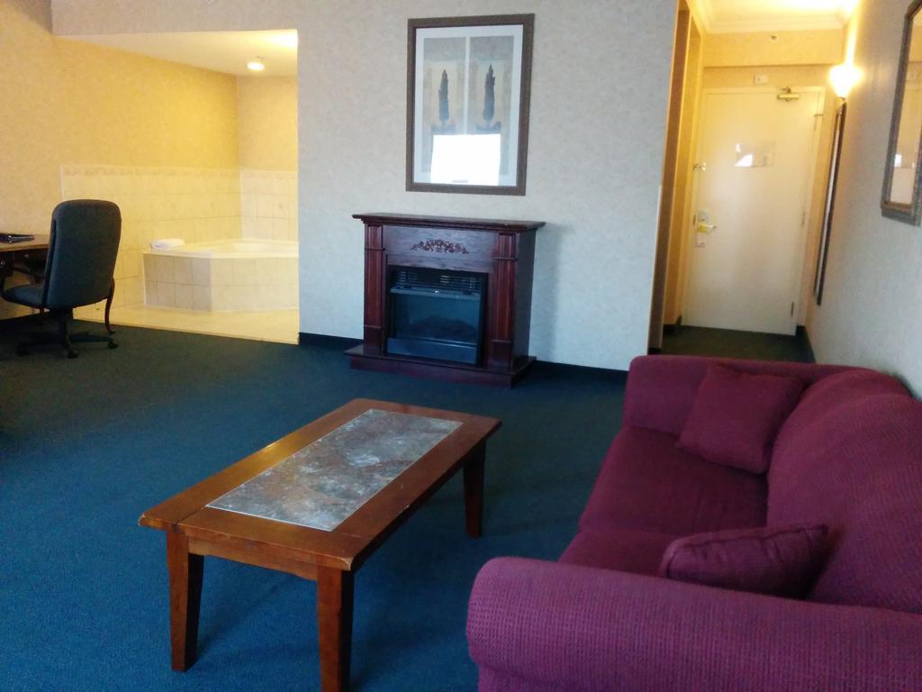 Days Inn By Wyndham Toronto East Lakeview Εξωτερικό φωτογραφία