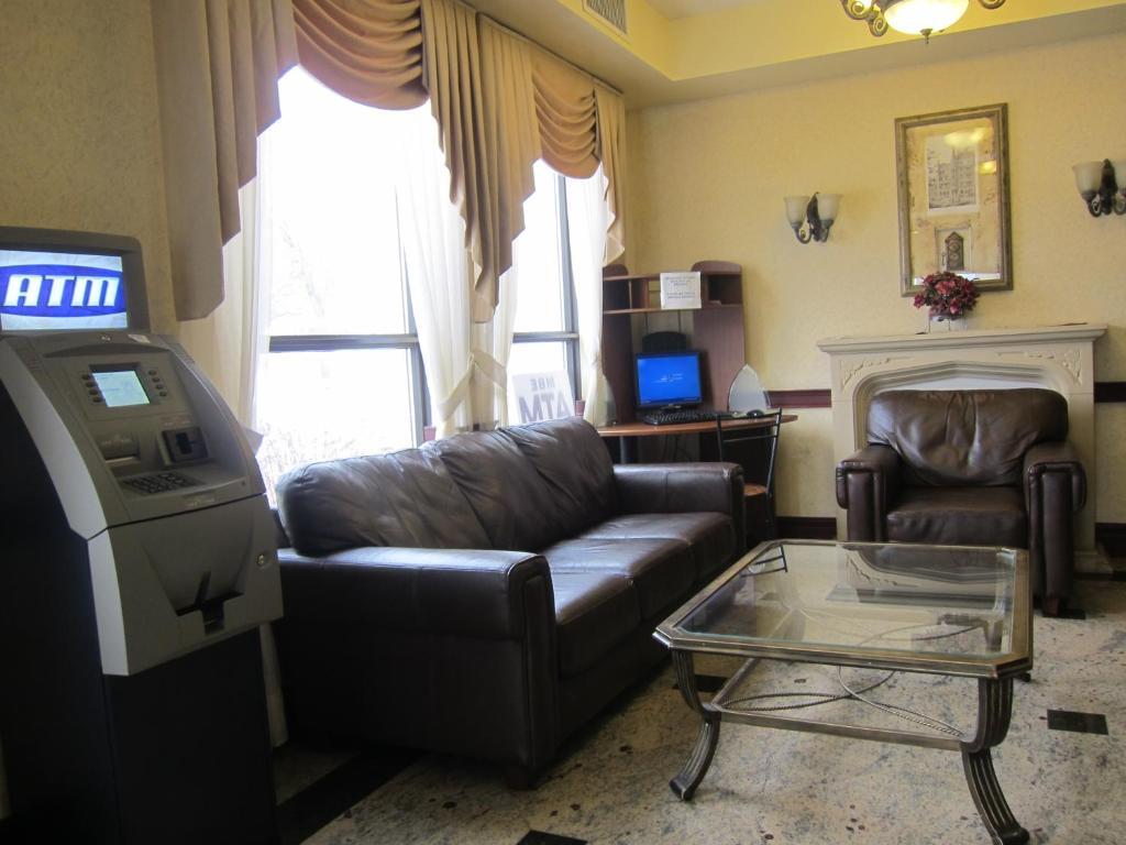 Days Inn By Wyndham Toronto East Lakeview Εξωτερικό φωτογραφία