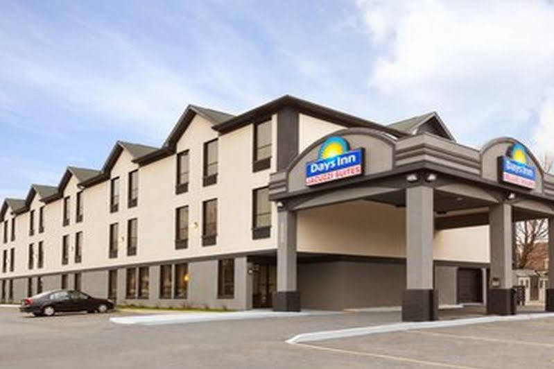 Days Inn By Wyndham Toronto East Lakeview Εξωτερικό φωτογραφία