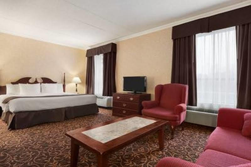 Days Inn By Wyndham Toronto East Lakeview Εξωτερικό φωτογραφία