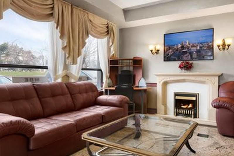 Days Inn By Wyndham Toronto East Lakeview Εξωτερικό φωτογραφία