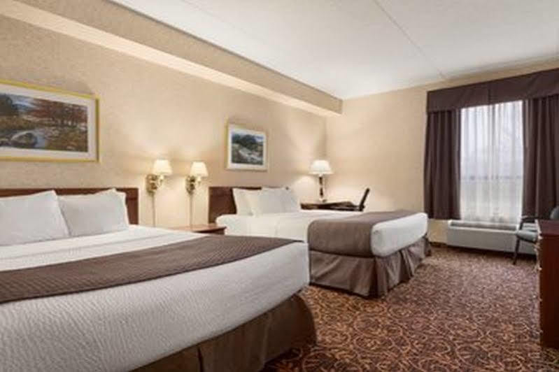 Days Inn By Wyndham Toronto East Lakeview Εξωτερικό φωτογραφία