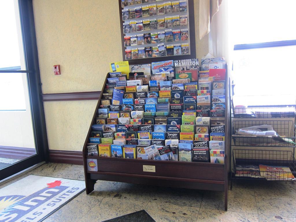 Days Inn By Wyndham Toronto East Lakeview Εξωτερικό φωτογραφία